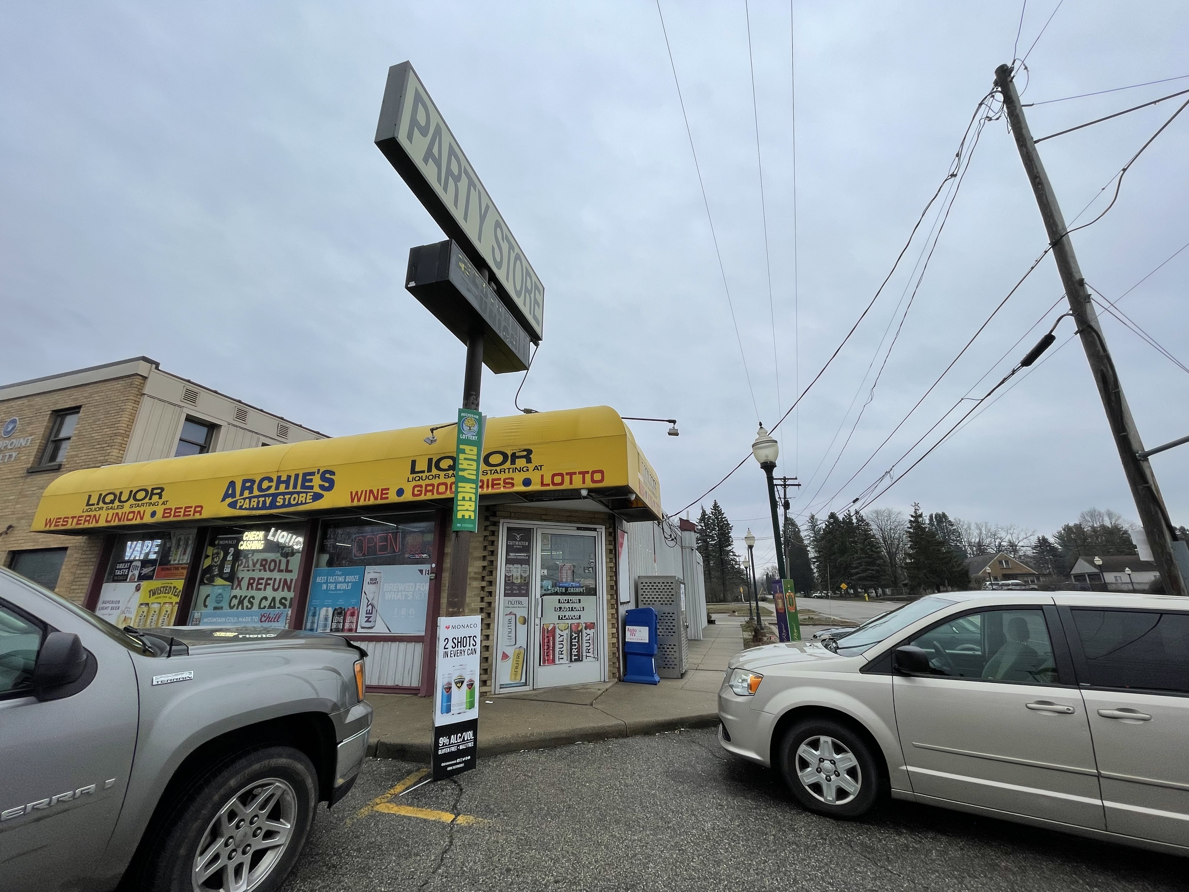 BudgetCoinz Bitcoin ATM at ARCHIES PARTY STORE in Grand rapids, Michigan - 3990 Lake Michigan Dr NW, Grand Rapids, MI 49534