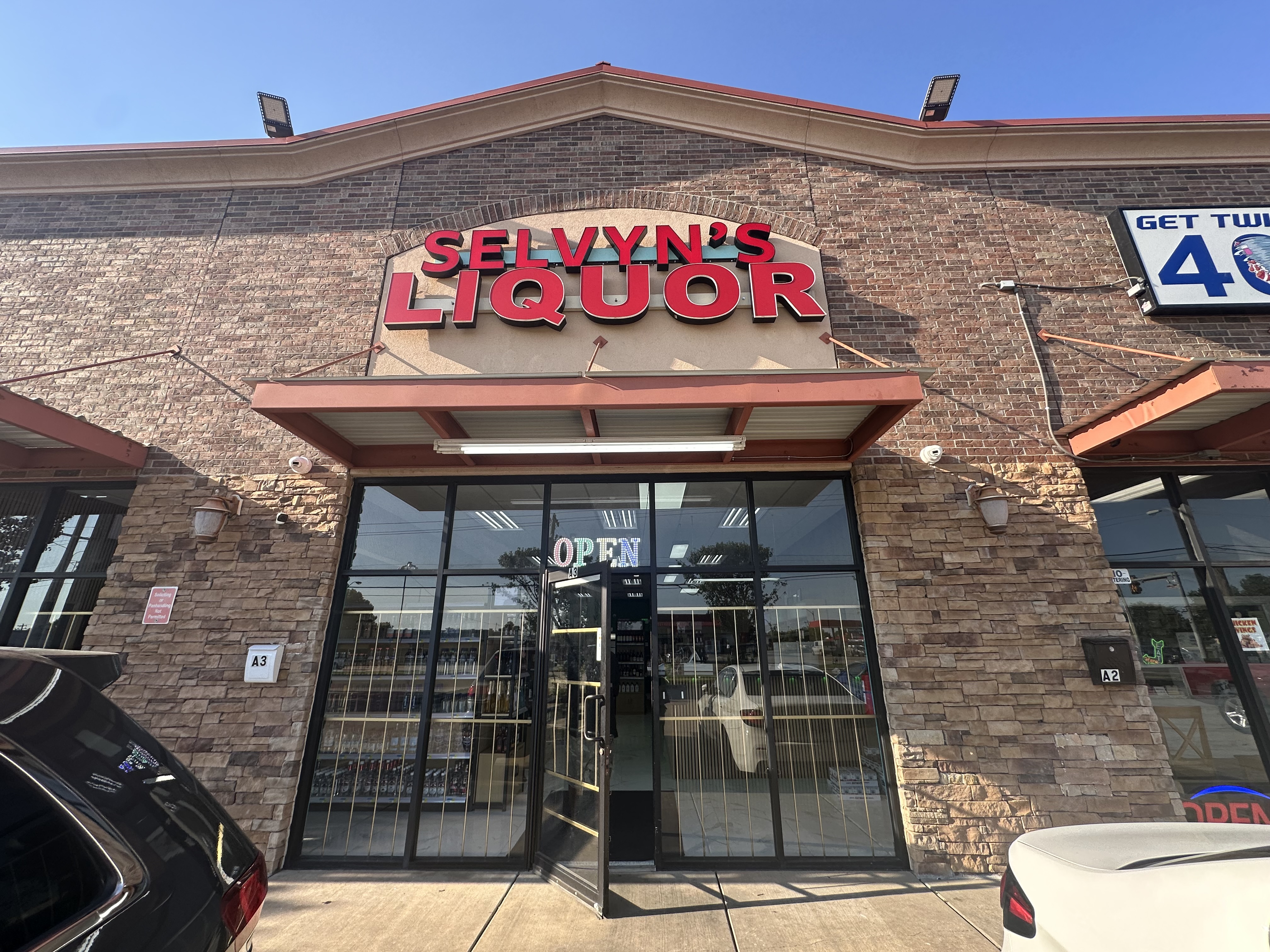 BudgetCoinz Bitcoin ATM at Selvyn Liquor Store in Oklahoma City, Oklahoma - 10911 N Western Ave Ste A-3, Oklahoma City, OK 73114